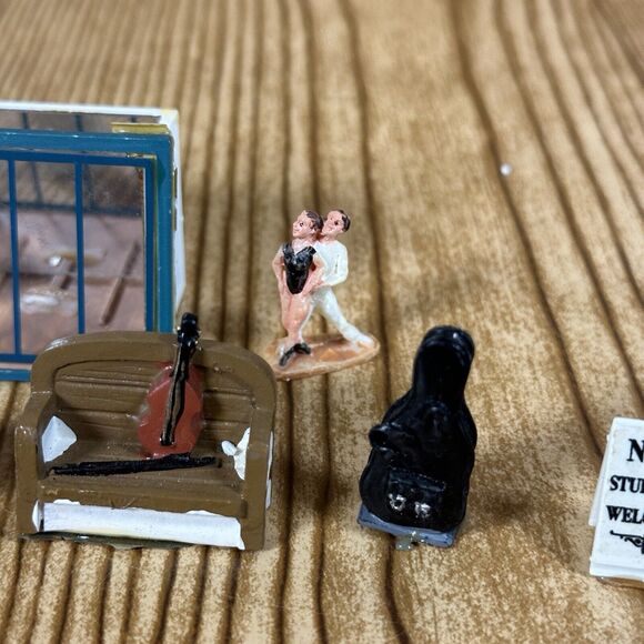 Lemax Village Collection Caddington Village Bradley Academy of Arts Building - Picture 11 of 16